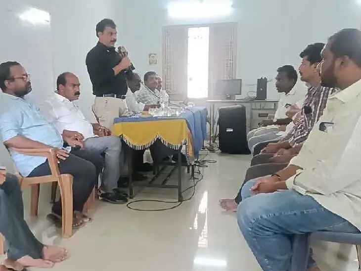 ధాన్యం సేకరణపై తహసీల్దార్ సమీక్ష