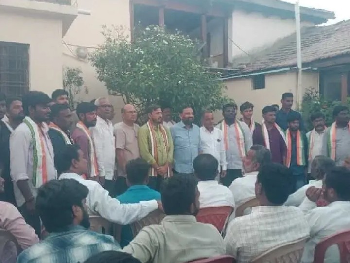 కాంగ్రెస్‌లో చేరిన బీజేపీ మండల అధ్యక్షుడు