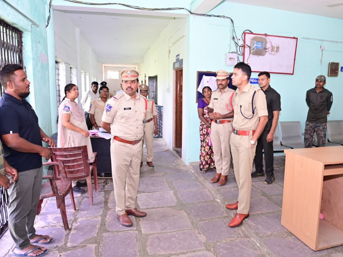 ‘ప్రజల సమస్యలపై బాధ్యతయుతంగా వ్యవహరించాలి’