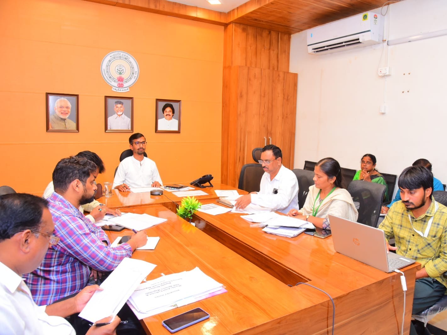 ‘అభివృద్ధిలో బాపట్లను మూడో స్థానంలో ఉంచాలి’