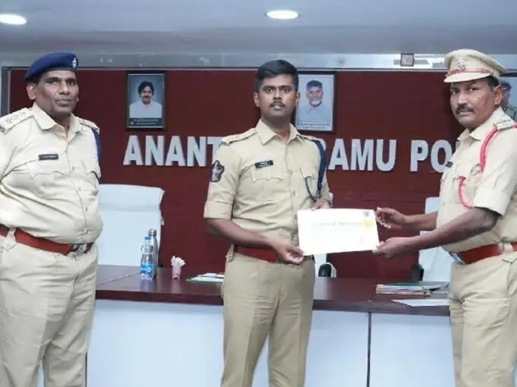 రూరల్ సీఐ సత్య బాబును అభినందించిన ఎస్పీ