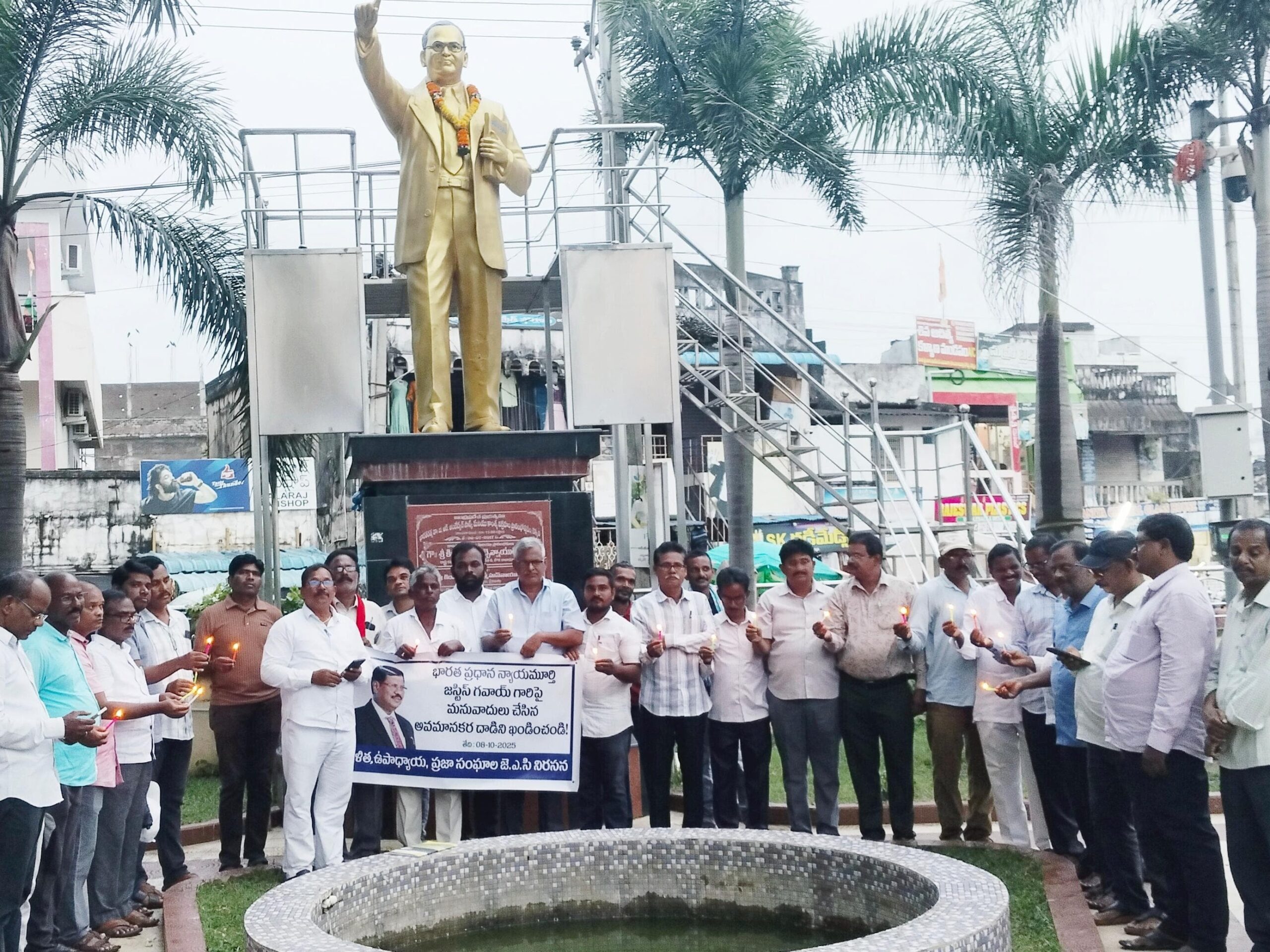 న్యాయమూర్తిపై దాడి.. కొవ్వొత్తులతో నిరసన