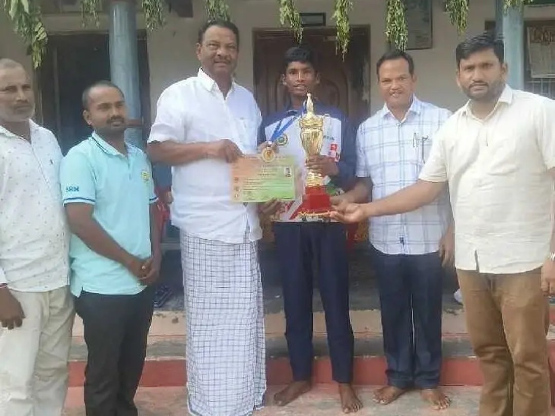క్రీడాకారున్ని అభినందించిన ఎమ్మెల్యే