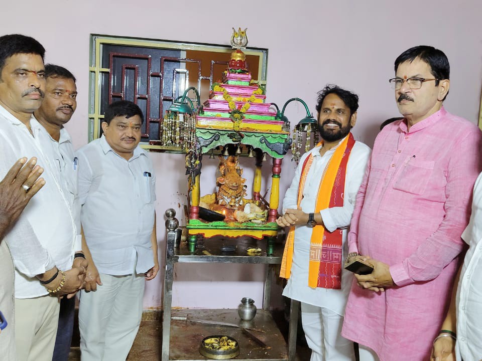 గౌరీ పున్నమి సంబరాల్లో పాల్గొన్న ఎమ్మెల్యే