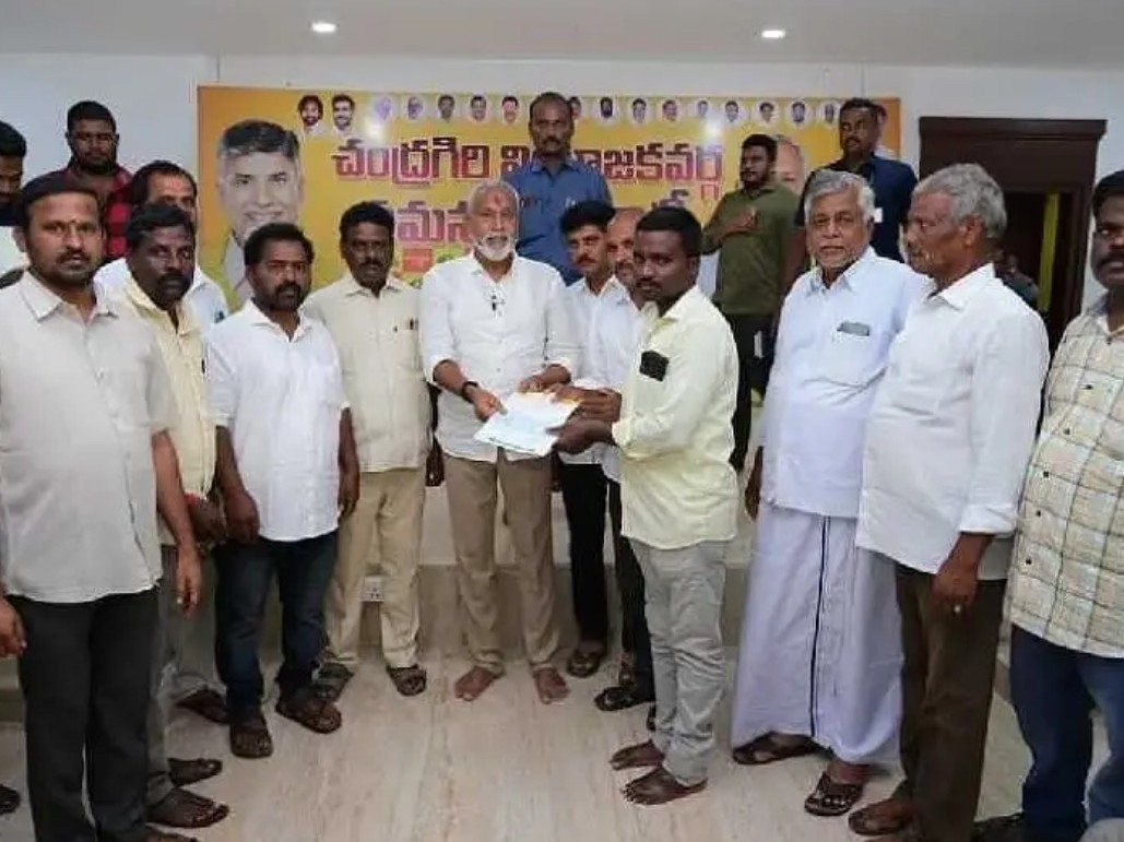CMRF చెక్కును అందజేసిన ఎమ్మెల్యే  నాని