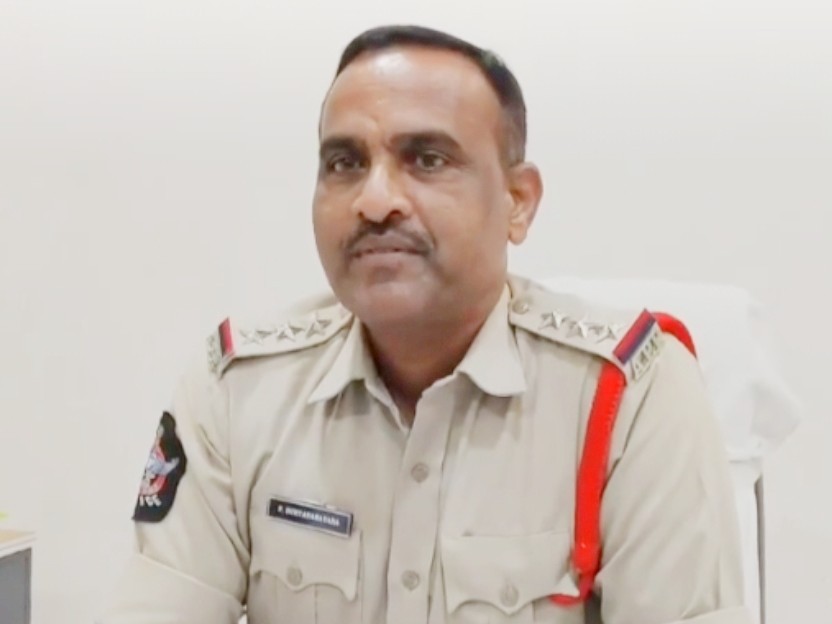 రైల్వే స్టేషన్‌లో 3 కేజీల గంజాయి స్వాధీనం: సీఐ