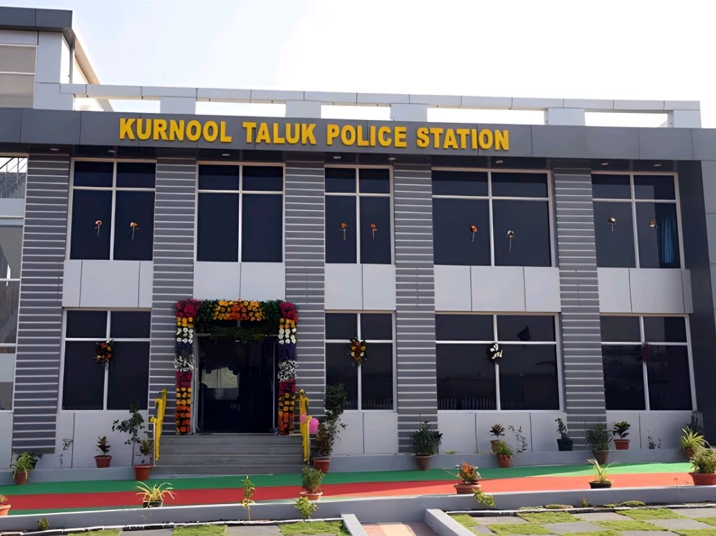 పోక్సో కేసులో సీఐపై అరెస్టు వారెంట్