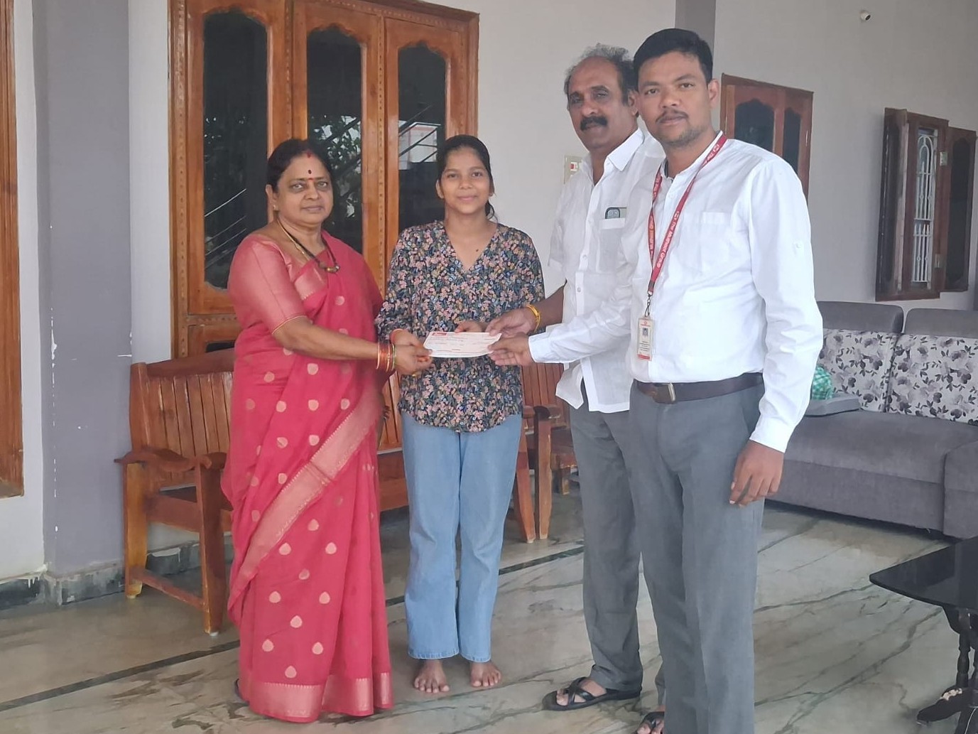 ముత్తూట్ ఫైనాన్స్ ఆధ్వర్యంలో ఆర్థిక సాయం అందజేత