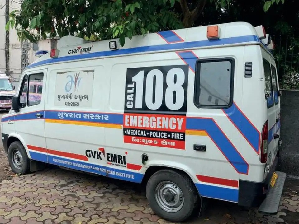 నెల రోజులుగా మొరాయిస్తున్న 108