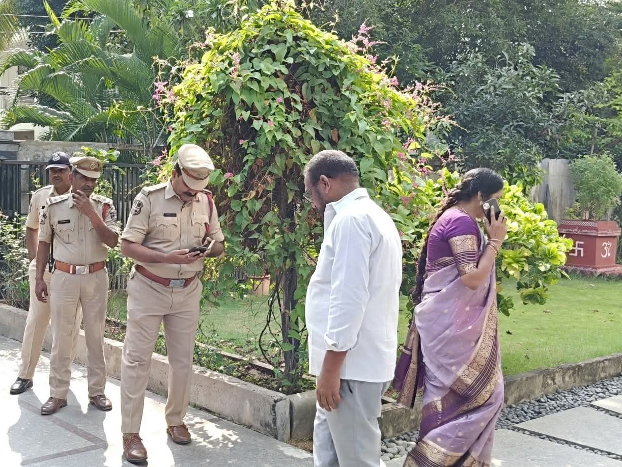 చలో బస్ భవన్ కార్యక్రమానికి వెళ్తున్న మాజీ MLA హౌస్ అరెస్ట్