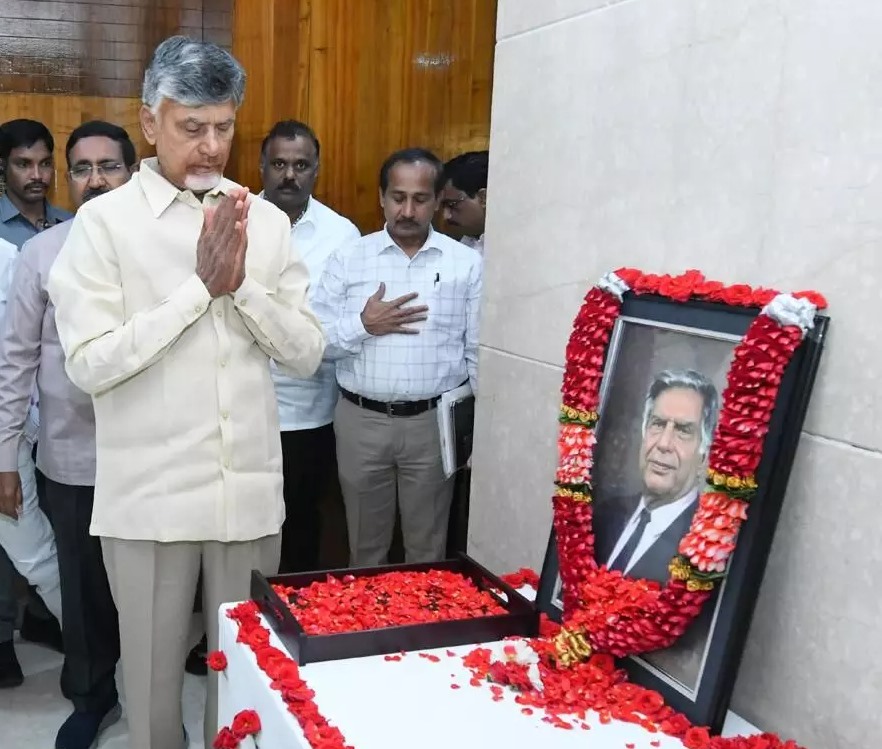 రతన్ టాటాకు నివాళులర్పించిన సీఎం