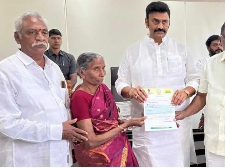 లబ్ధిదారులకు సీఎంఆర్ఎఫ్ చెక్కుల అందజేత