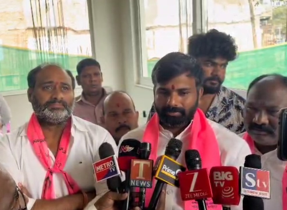 బస్ చార్జీలు పెంపు సరికాదు: మణిక్ యాదవ్
