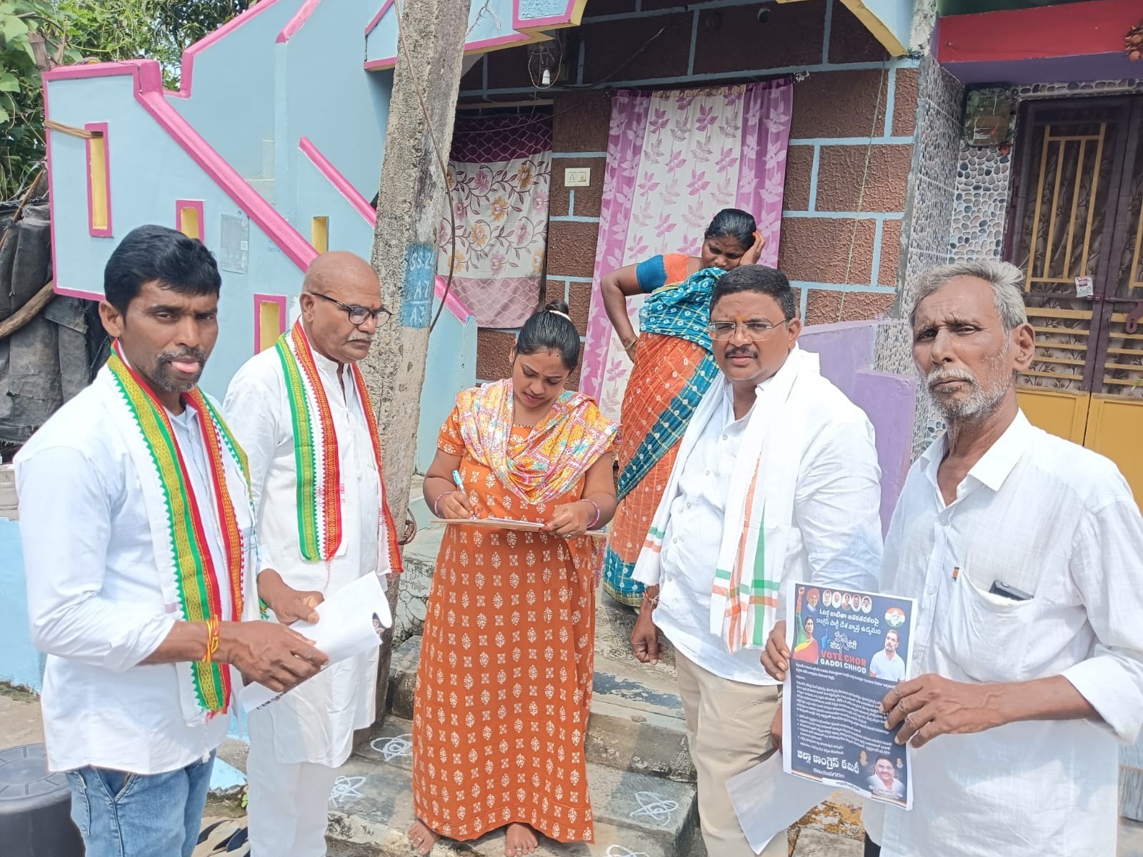 రాహుల్ గాంధీకి మద్దతుగా జోరుగా సంతకాల సేకరణ