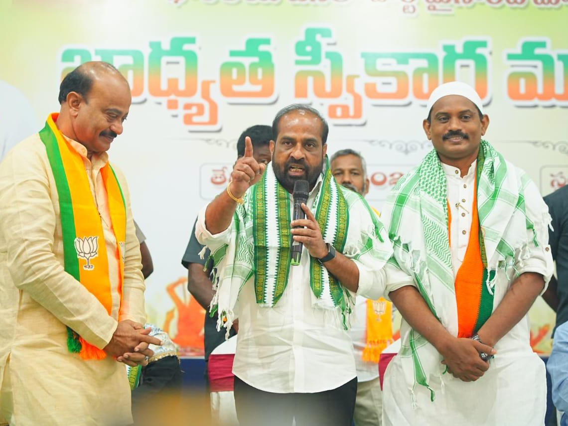 ప్రమాణ స్వీకార వేడుకలో మంత్రి సత్యకుమార్