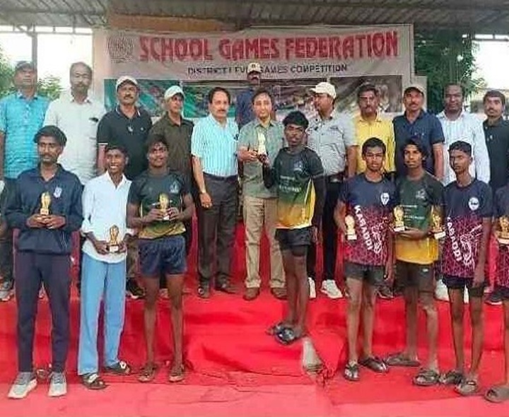 కబడ్డీ టోర్నమెంట్‌లో గొల్లపల్లి జట్టు విజయం