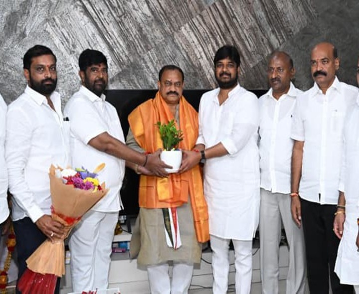 TPCC చీఫ్‌ను కలిసిన కాంగ్రెస్ అభ్యర్థి
