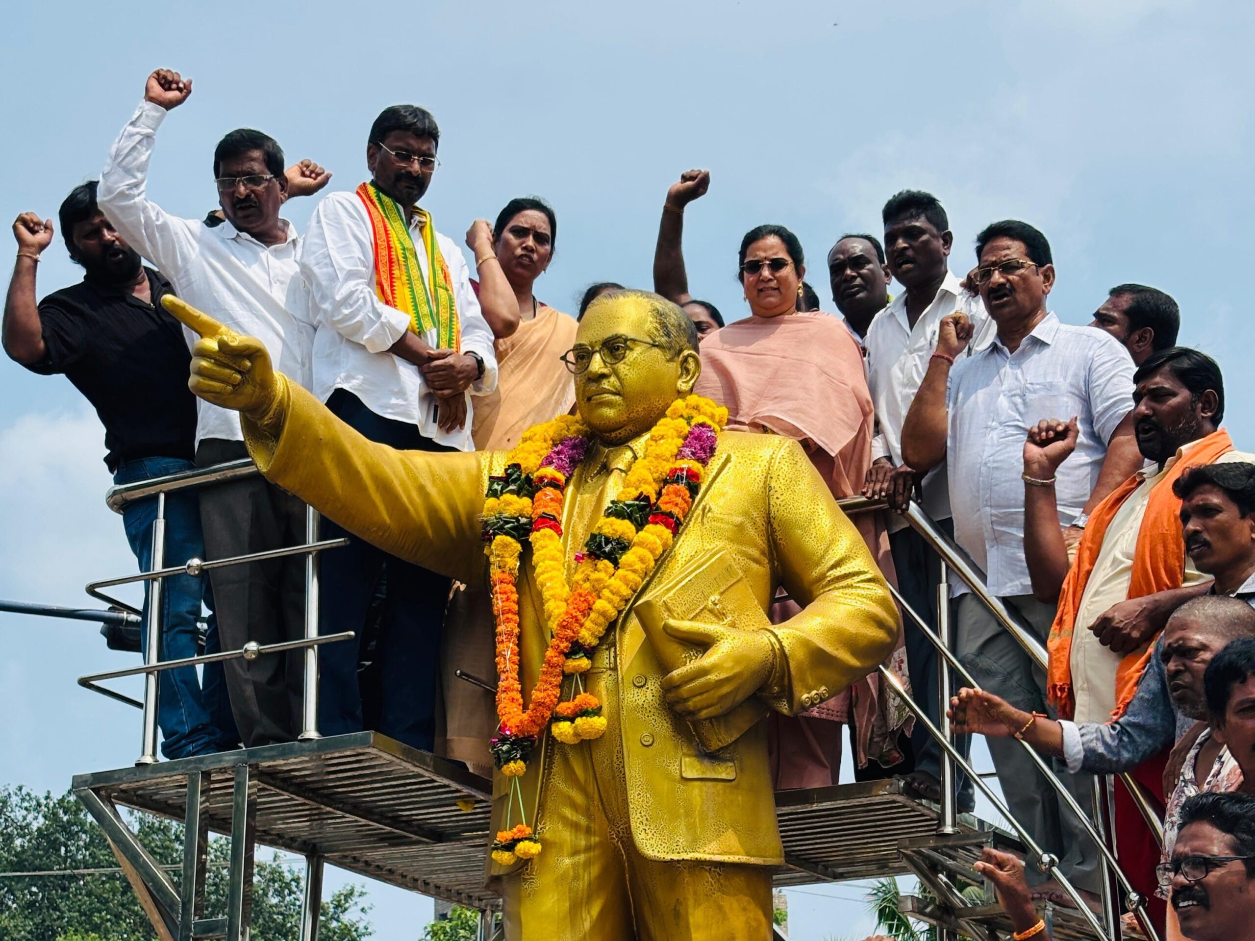 వైసీపీ చర్యలను ఖండిస్తూ టీడీపీ నిరసన