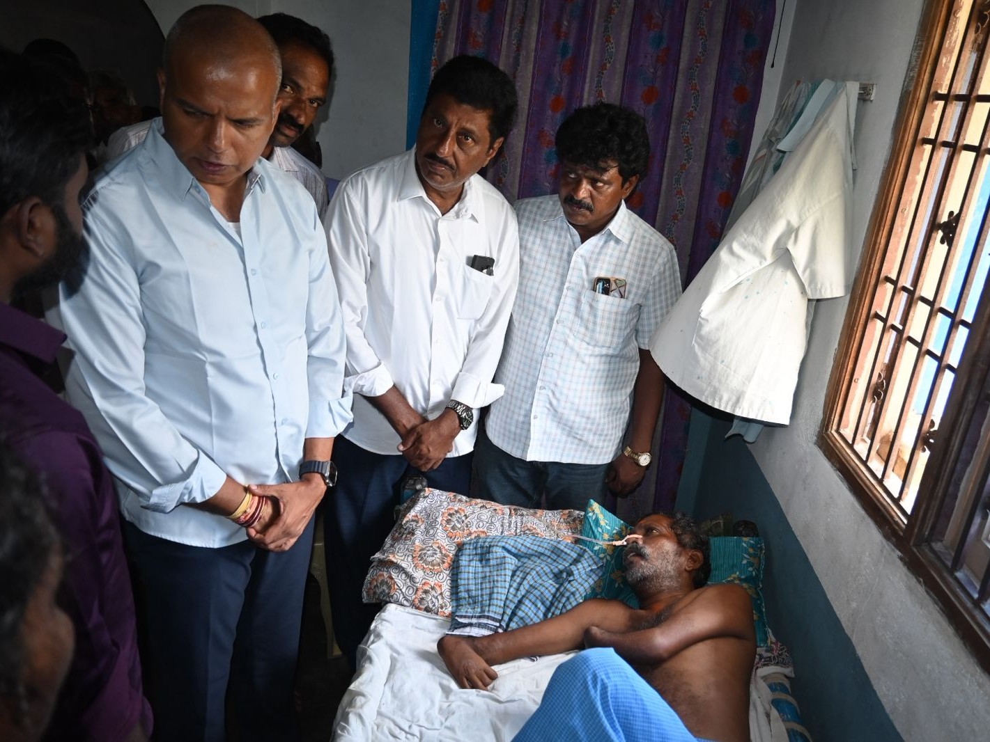 TDP నాయకుడికి ఎమ్మెల్యే పరామర్శ