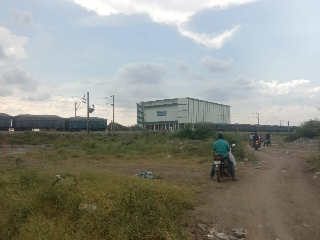 గూడ్స్ రైలుకు తప్పిన పెను ప్రమాదం