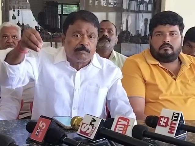మంత్రి మండిపల్లిపై అనుచిత వ్యాఖ్యలు సరికాదు: కొమర