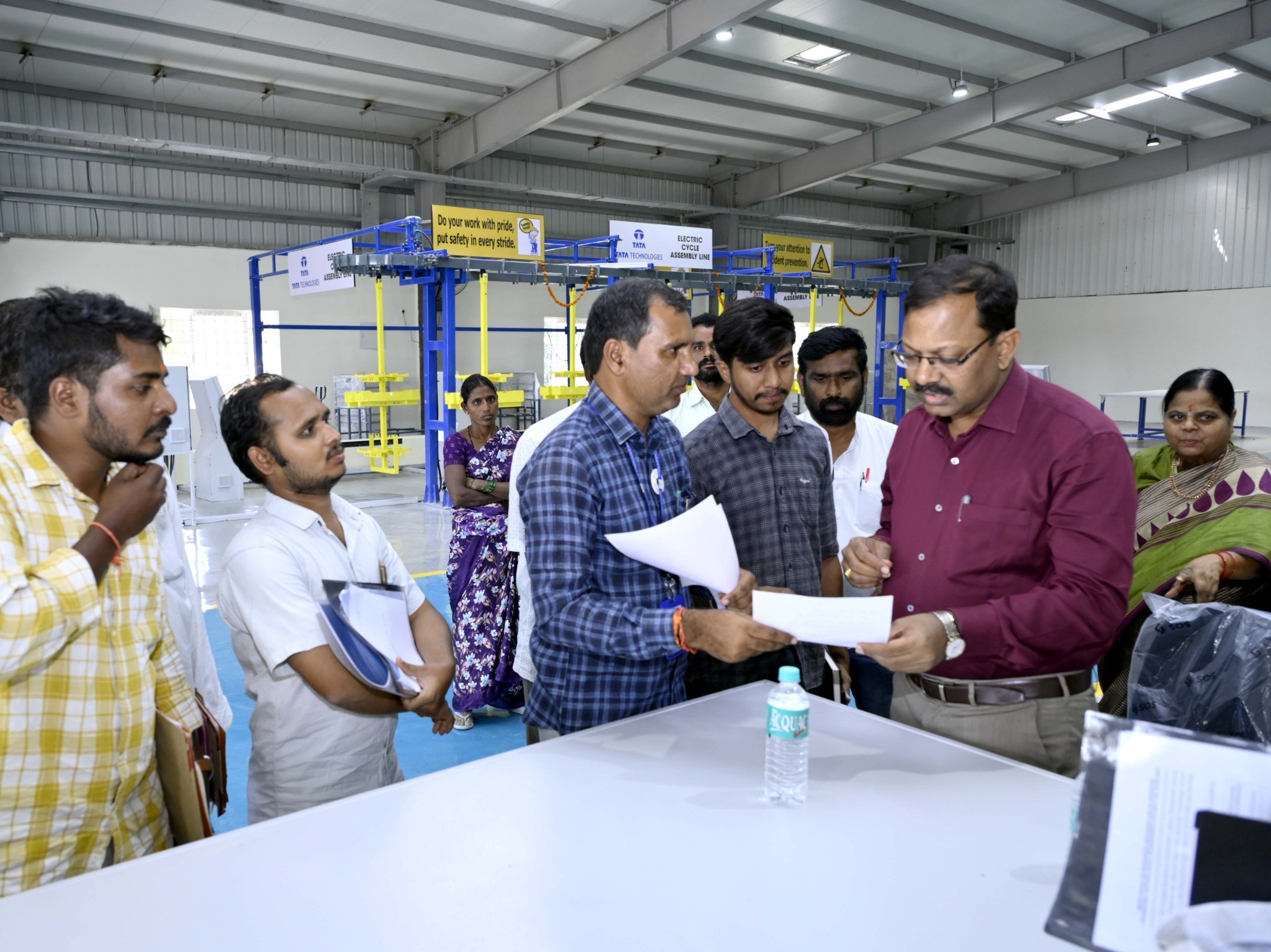 పాఠశాలలు, ఏ.టీ.సీ కేంద్రాలను తనిఖీ చేసిన కలెక్టర్