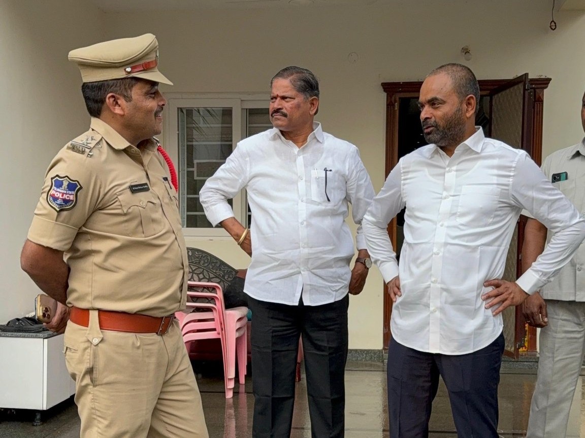 ప్రభుత్వం ప్రజాస్వామ్య హక్కులను ఉల్లంఘిస్తోంది: MLC