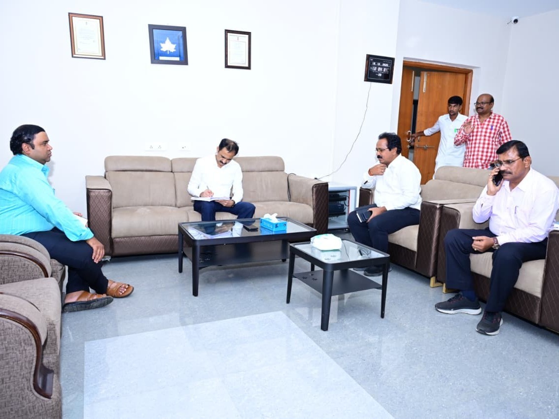 జిల్లాకు చేరుకున్న సాధారణ, వ్యయ పరిశీలకులు