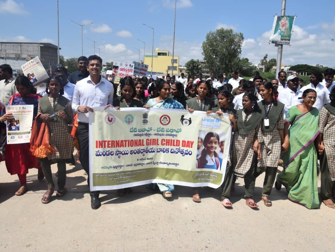 అంతర్జాతీయ బాలికల దినోత్సవ వేడుకలలో మంత్రి