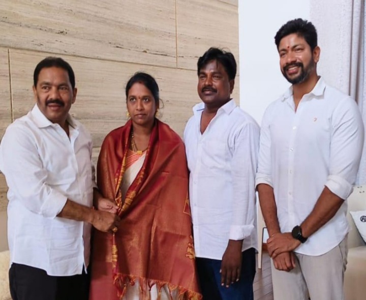 మాజీ మంత్రి విశ్వరూప్‌ను కలిసిన సుధారాణి