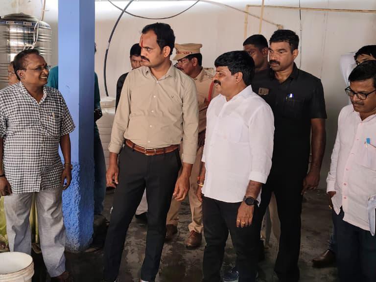 జ్యోతి రావ్ పూలే పాఠశాలలో ఎమ్మెల్యే ఆకస్మిక తనిఖీ