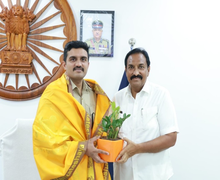 జిల్లా ఎస్పీని కలిసిన కొత్తపేట ఎమ్మెల్యే