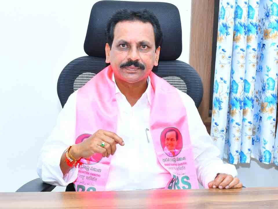 బీసీ రిజర్వేషన్లపై కాంగ్రెస్ డ్రామాలు: మాజీ ఎమ్మెల్యే