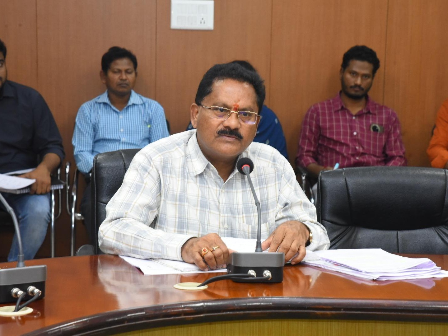 ‘సానుకూల దృక్ఫ‌థంతో వ్య‌వ‌హ‌రించాలి’