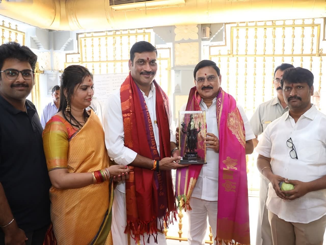 శ్రీవారి ఆలయాన్ని సందర్శించిన ఎంపీ
