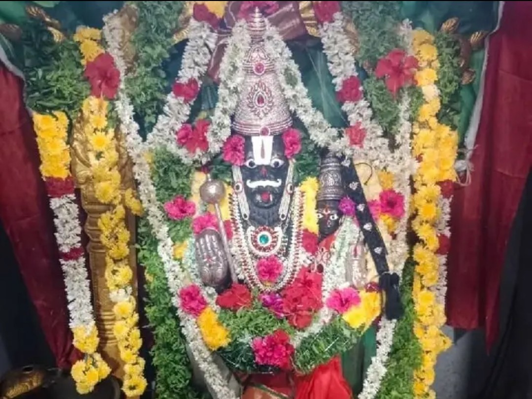 పులిచెర్లలో లక్ష్మీ నరసింహుడికి అభిషేకం