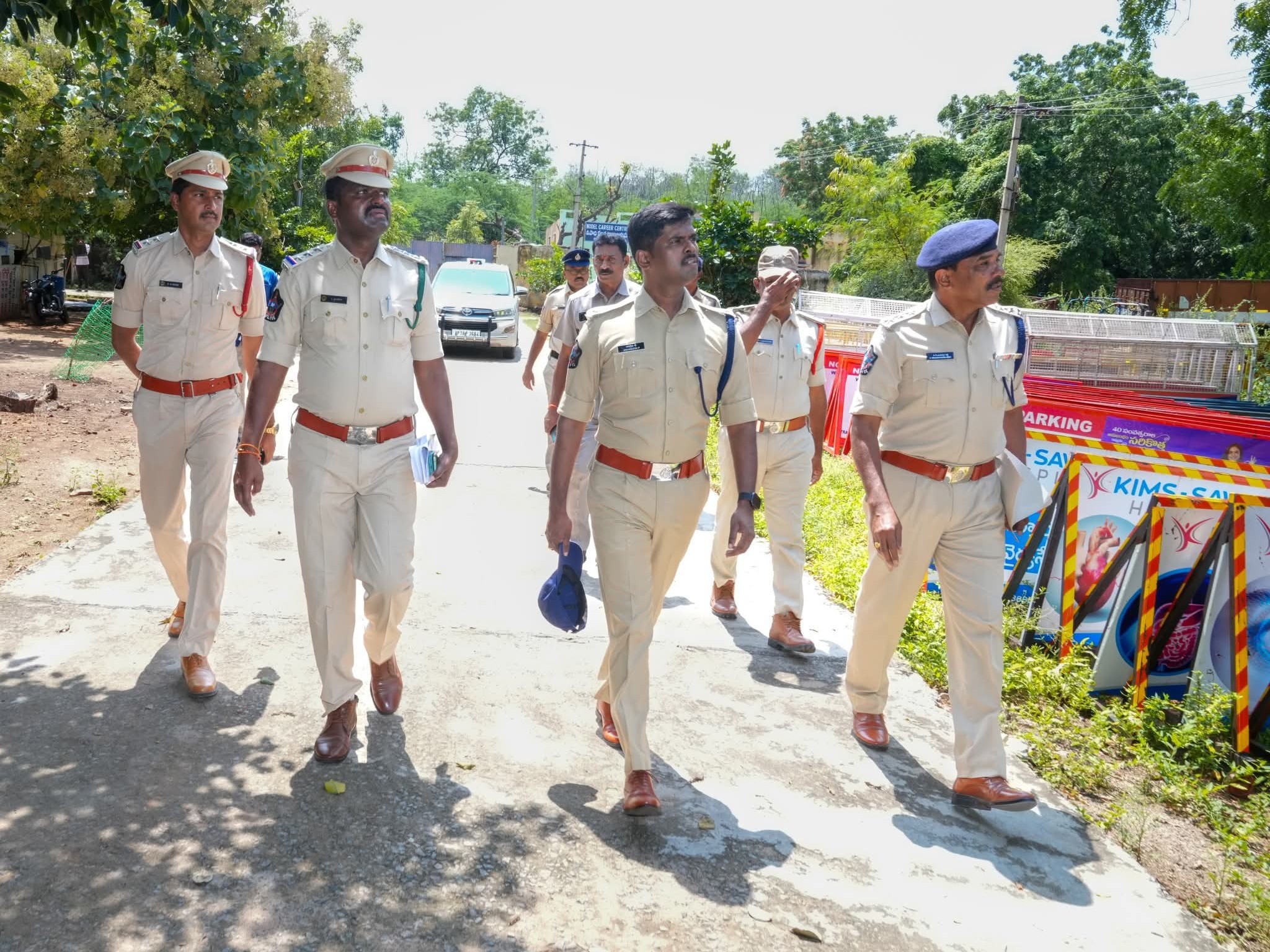 పాత మహిళా పోలీస్ స్టేషన్ భవనాన్ని పరిశీలించిన ఎస్పీ