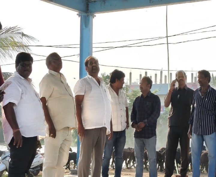 అన్నా క్యాంటీన్ నిర్మాణ పనులను పరిశీలించిన ఎమ్మెల్యే