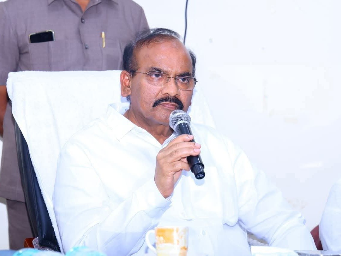 చిలకలూరిపేట రోడ్లకు రూ.9 కోట్ల కేటాయింపు: ఎమ్మెల్యే