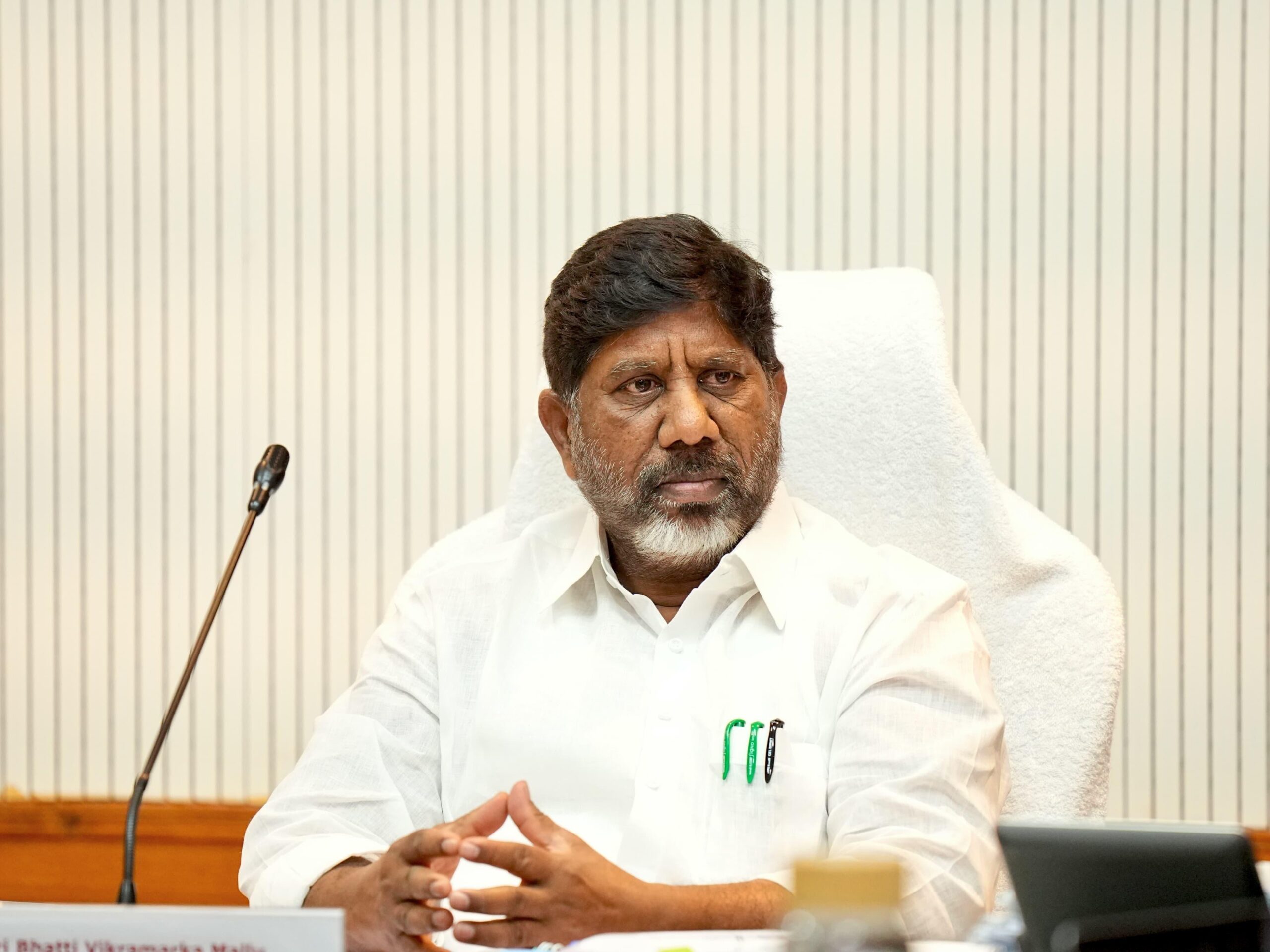 సోలార్ విద్యుత్ ఉత్పత్తి పట్ల ప్రభుత్వం కట్టుబడి ఉంది: భట్టి