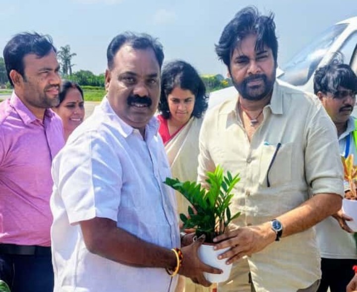 పవన్ కళ్యాణ్‌ని కలిసిన జనసేన ఎమ్మెల్యే