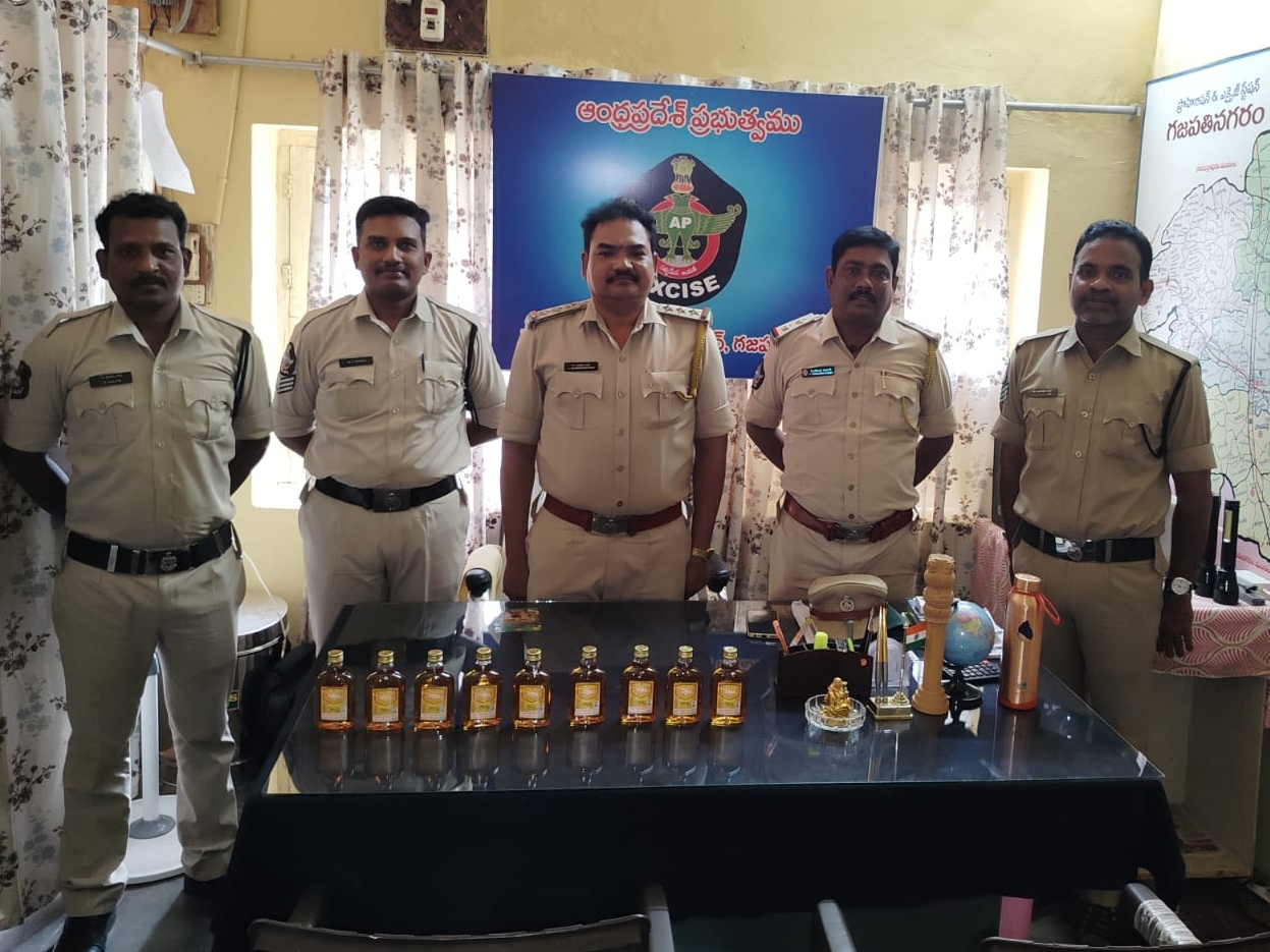 మద్యం సీసాలు స్వాధీనం వ్యక్తిపై కేసు నమోదు