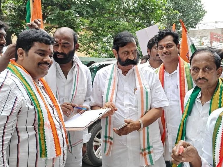 భీమవరంలో కాంగ్రెస్ సంతకాల సేకరణ