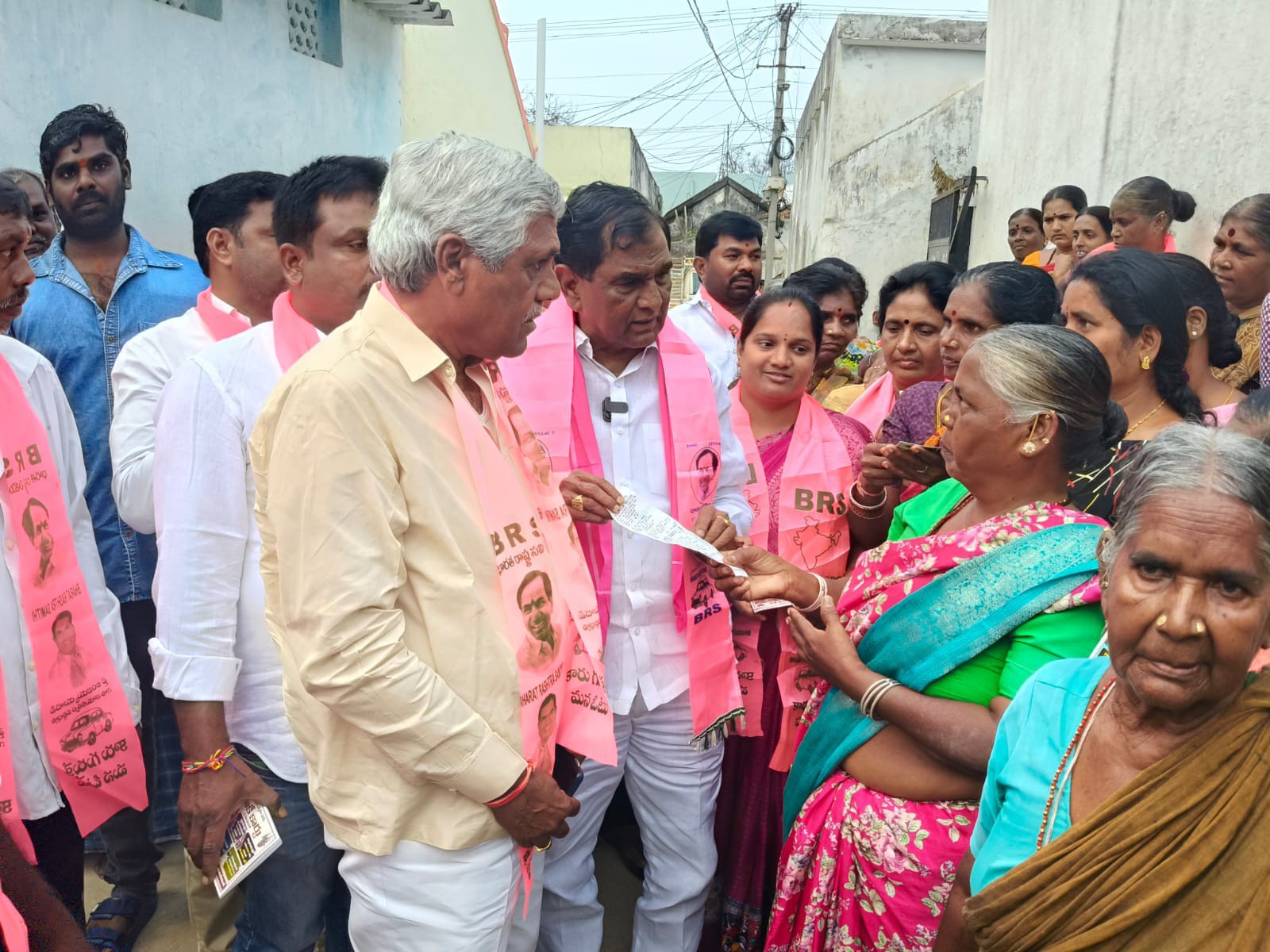 ‘ప్రతి కుటుంబానికి కాంగ్రెస్ ప్రభుత్వం బాకీ పడింది’