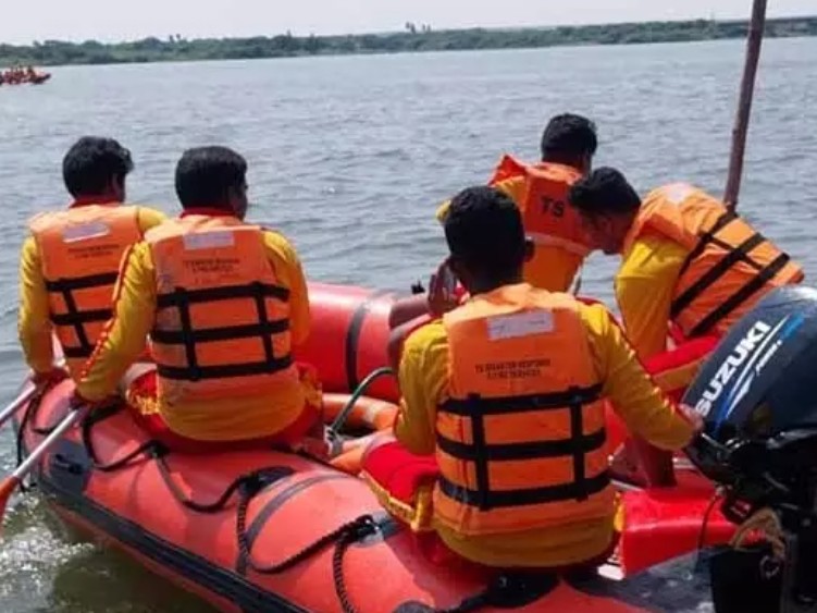 తుంగభద్ర నదిలో ఎన్డీఆర్ఎఫ్‌ మాక్ డ్రిల్