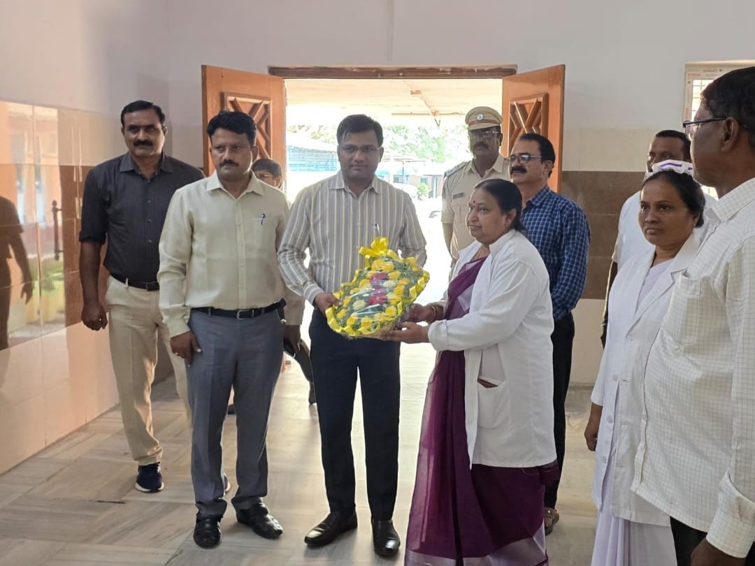 ఏరియా ఆసుపత్రిని సందర్శించిన ఎగ్జిక్యూటివ్ డైరెక్టర్
