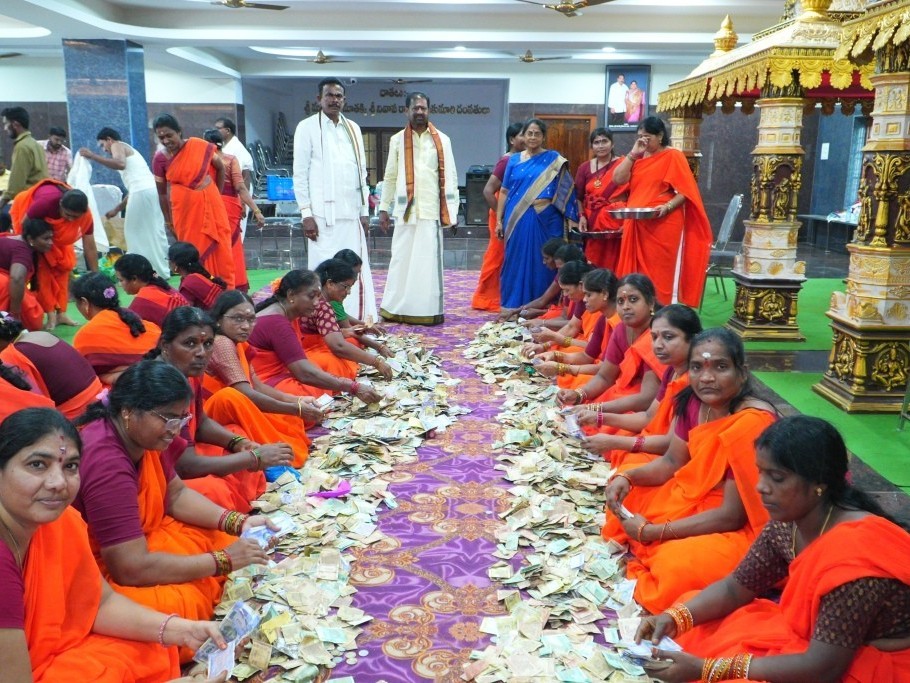 పాల్వంచ పెద్దమ్మ ఆలయ హుండీ లెక్కింపు