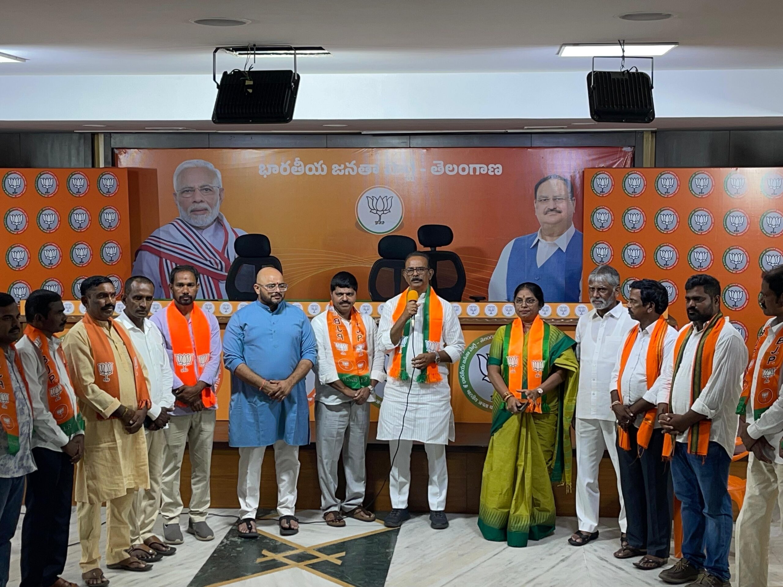 బీజేపీలో చేరిన విద్యావేత్త రాచకొండ జానయ్య