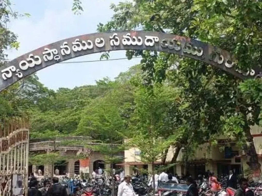 గృహ హింస కేసులో ముగ్గురు నిందితులకు జైలు శిక్ష