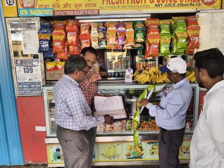 దుకాణాల పై తనిఖీలు..జరిమానా విధింపు